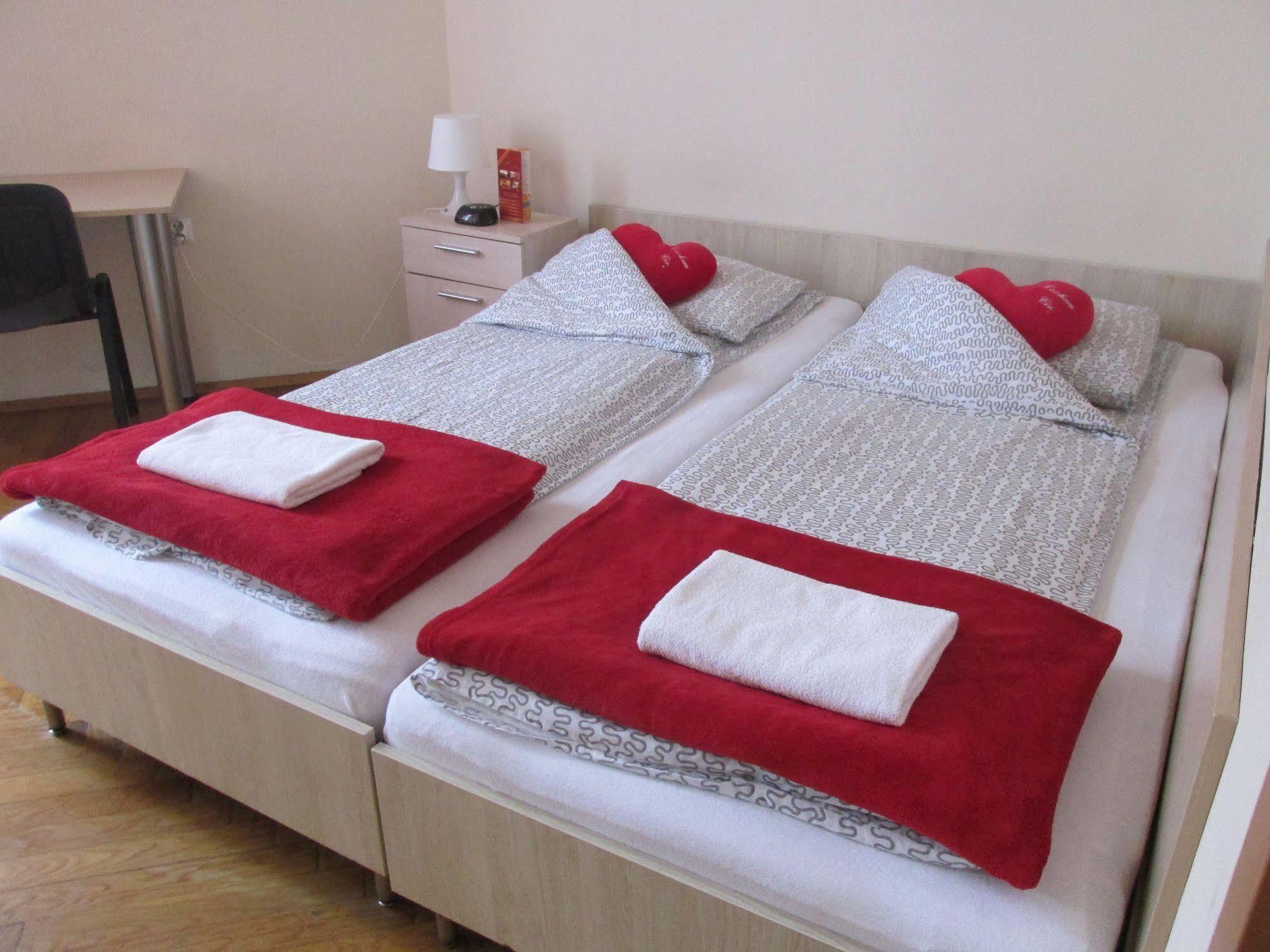 Euro-Room Rooms & Apartments Krakow Exterior photo