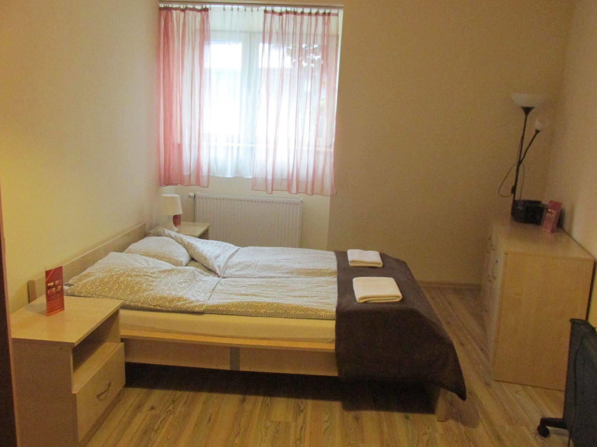 Euro-Room Rooms & Apartments Krakow Exterior photo